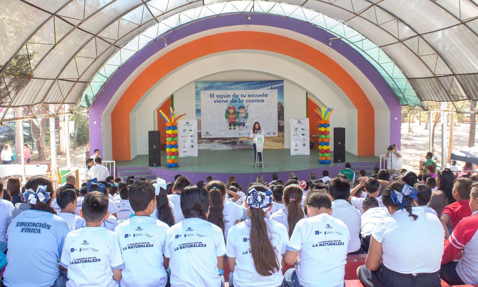 Evento de comunicación con escuelas primarias