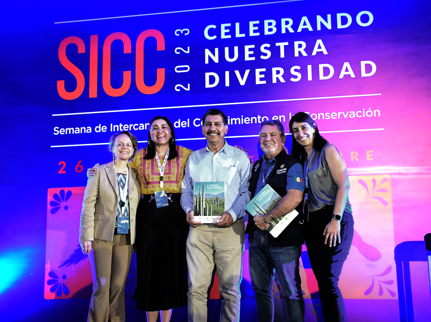 Panelistas durante el lanzamiento del libro “FANP: 25 años, 25 historias”.